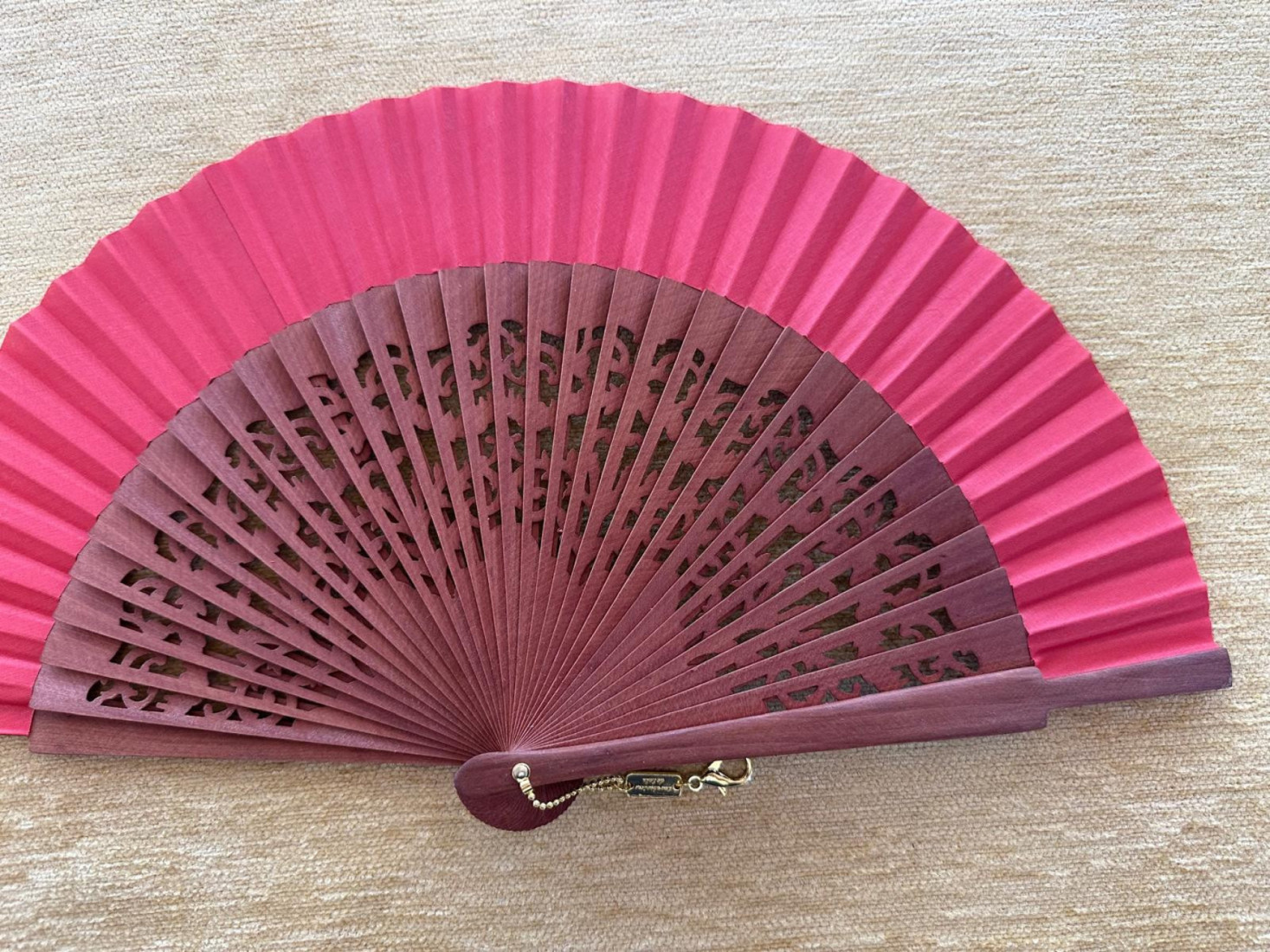 Abanico liso tela roja