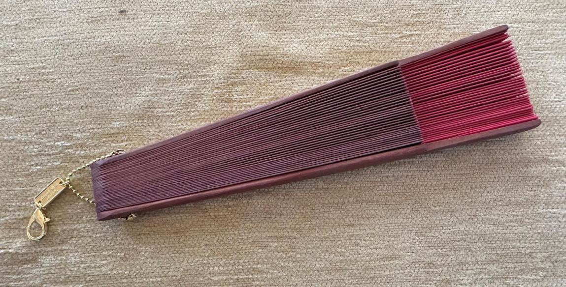 Abanico liso tela roja
