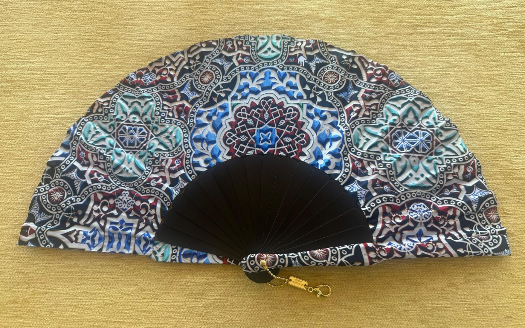 Abanico seda arabesco