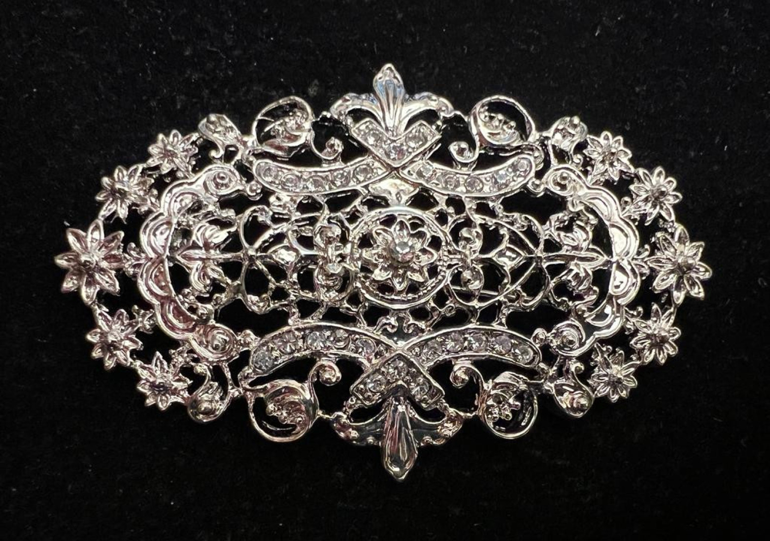Broche mantilla rodio