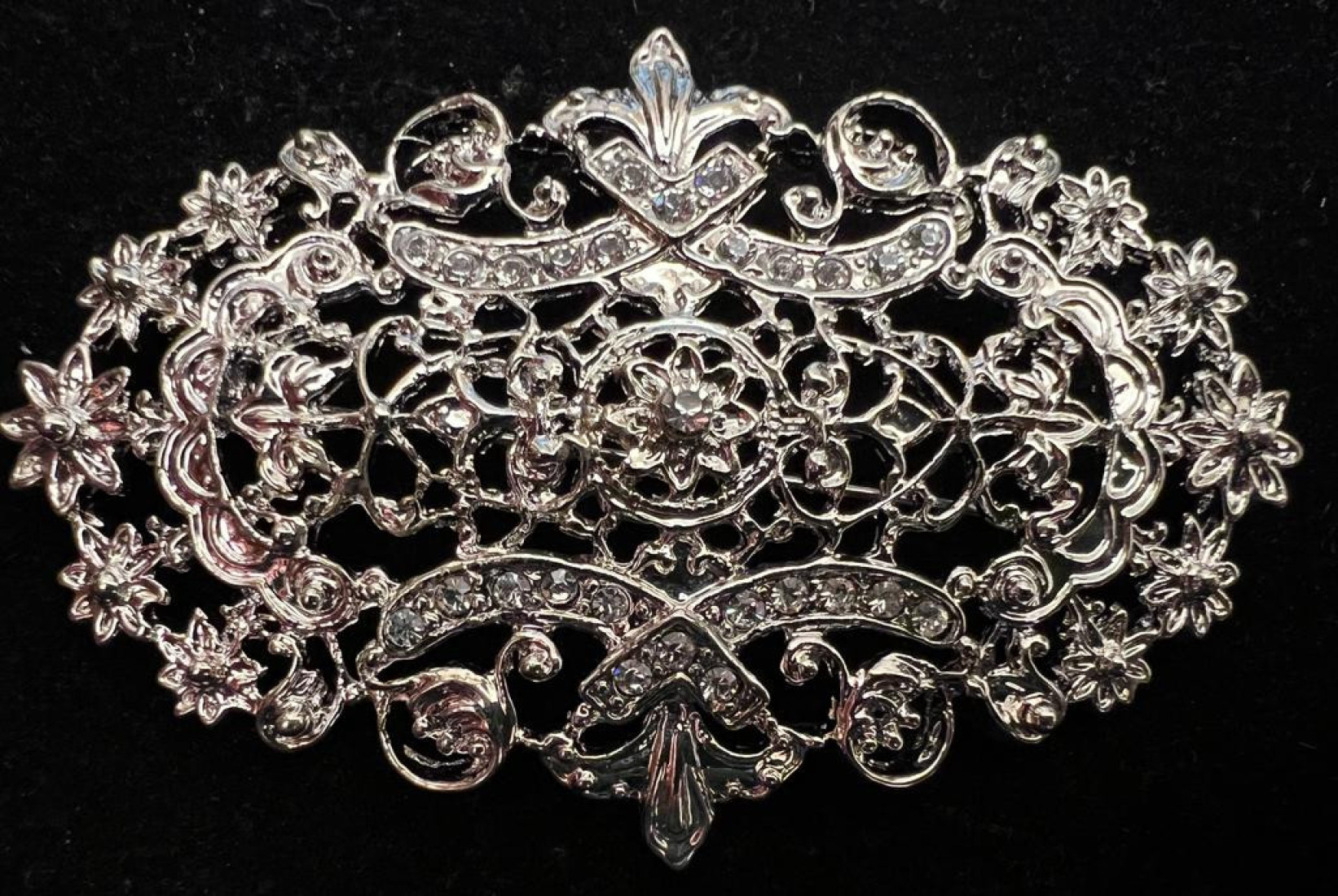 Broche mantilla rodio