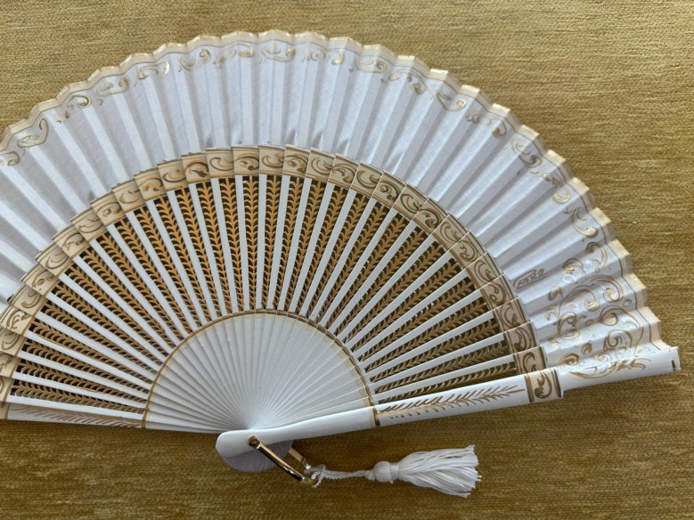 Abanico kotibe calado