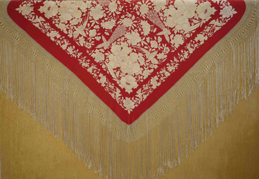 Mantón de Seda Bordado a Mano 140 cm | Mantones de Lujo | Juan Foronda