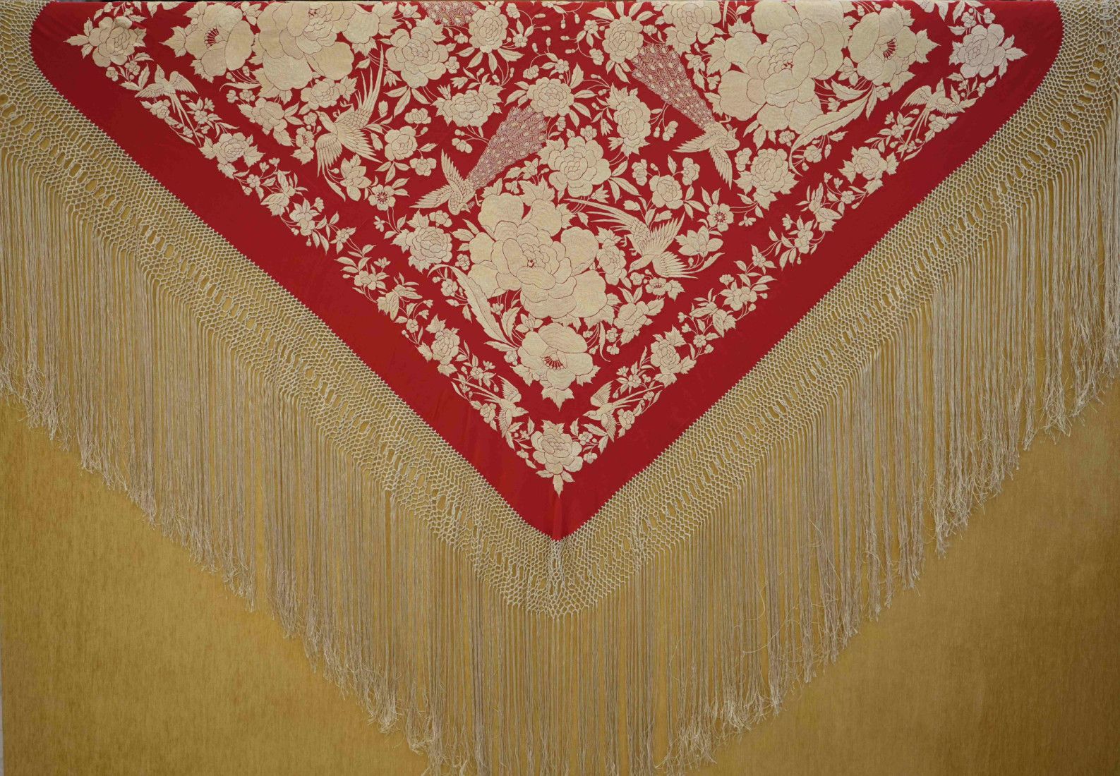 Mantón de Seda Bordado a Mano 140 cm | Mantones de Lujo | Juan Foronda