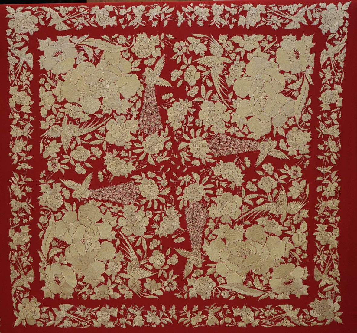 Mantón de Seda Bordado a Mano 140 cm | Mantones de Lujo | Juan Foronda