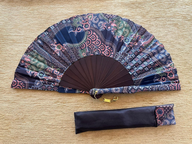 Abanico batik flores