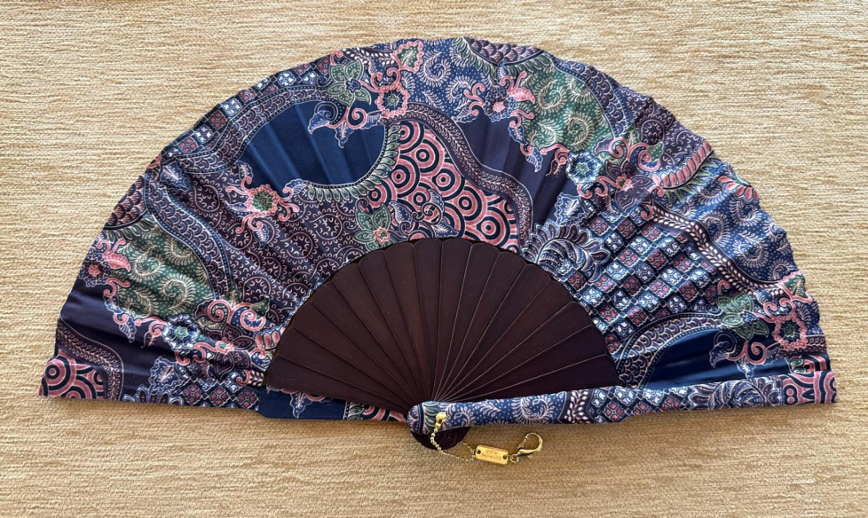 Abanico batik flores