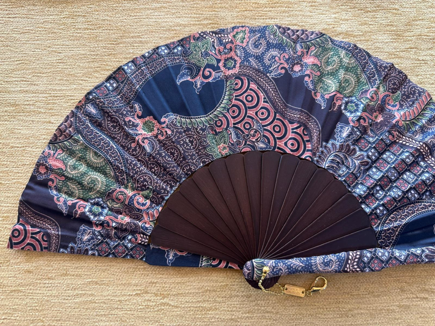 Abanico batik flores