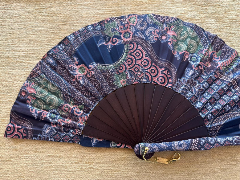 Abanico batik flores