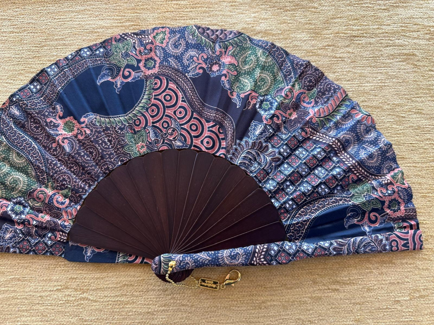 Abanico batik flores
