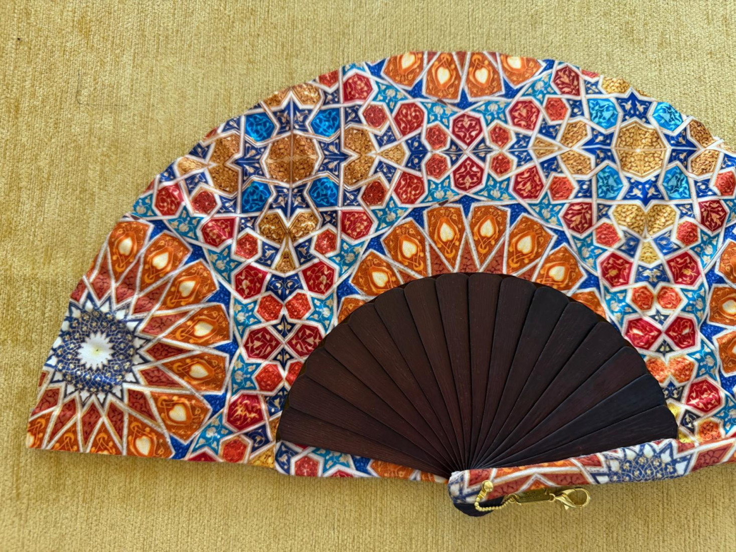 Abanico batik arabesco
