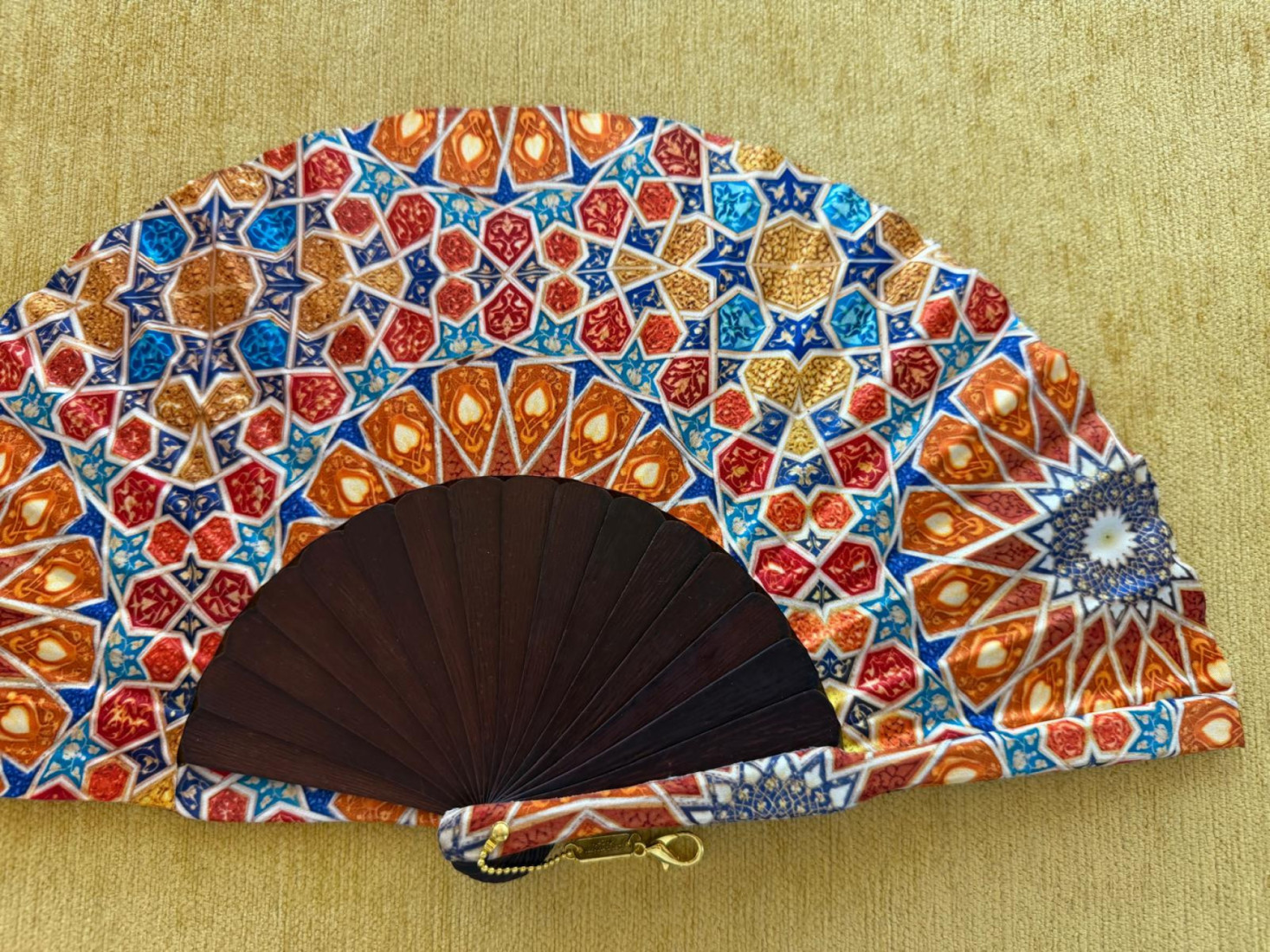 Abanico batik arabesco