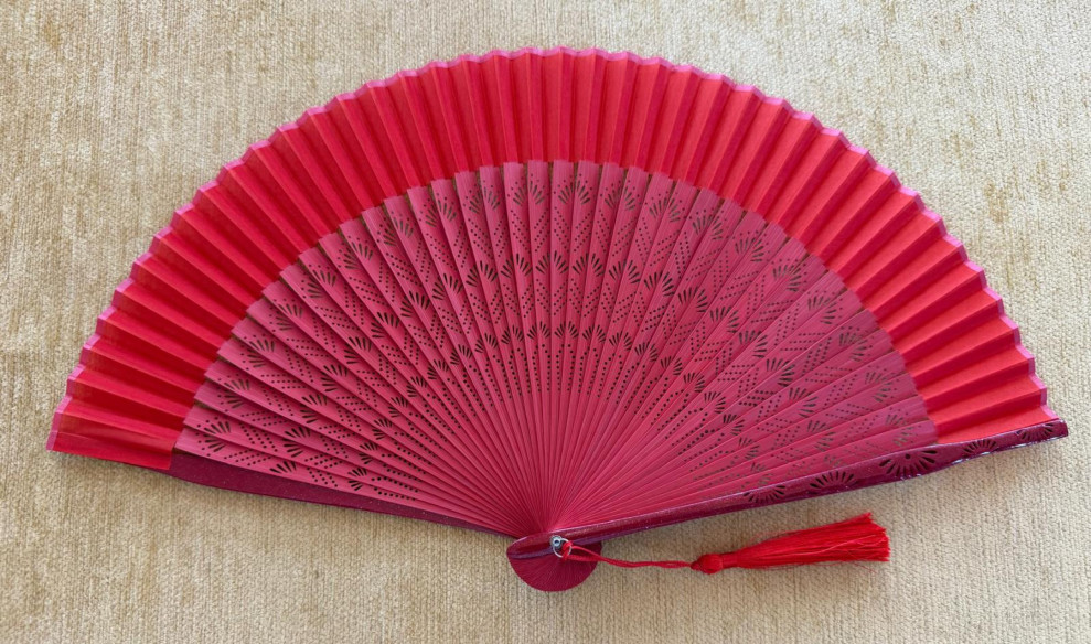 Abanico bambú baraja rojo