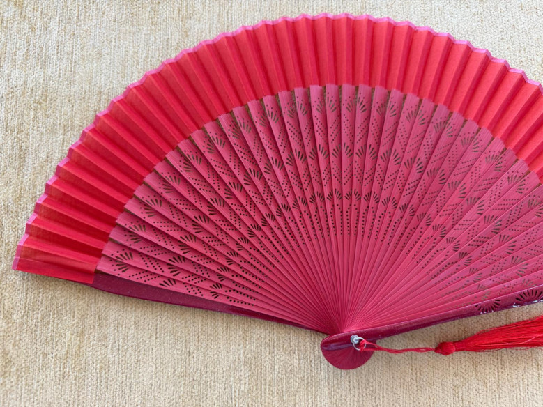 Abanico bambú baraja rojo