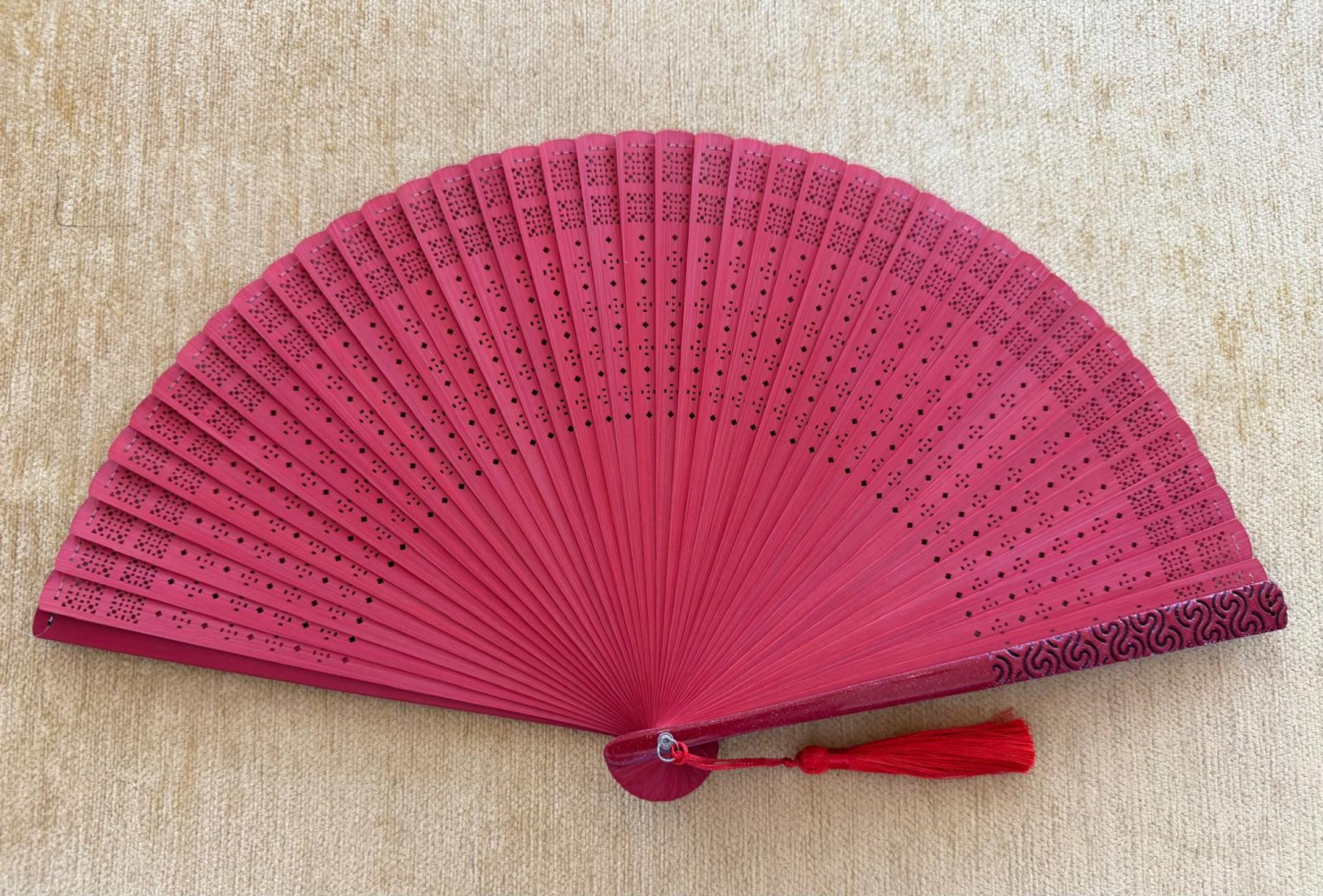 Abanico bambú baraja roja