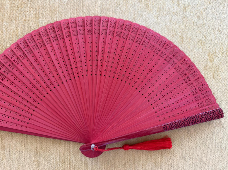 Abanico bambú baraja roja