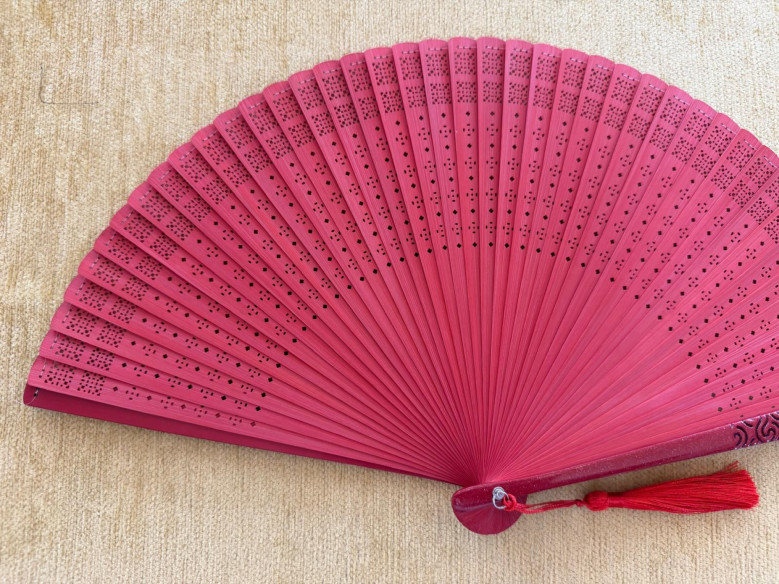 Abanico bambú baraja roja
