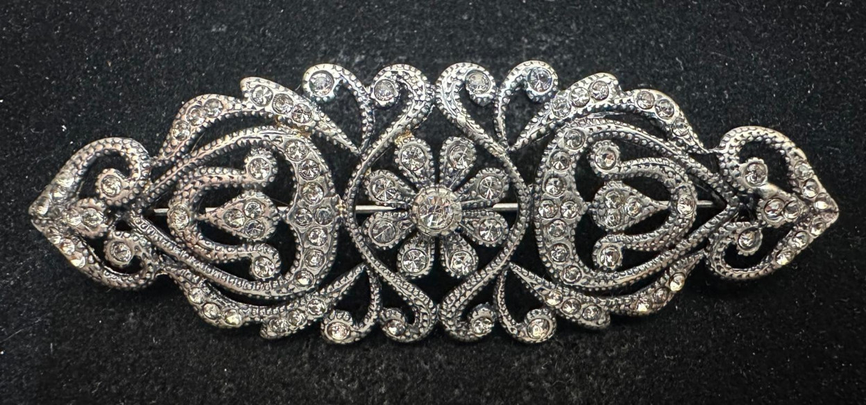 Broche mantilla rodio