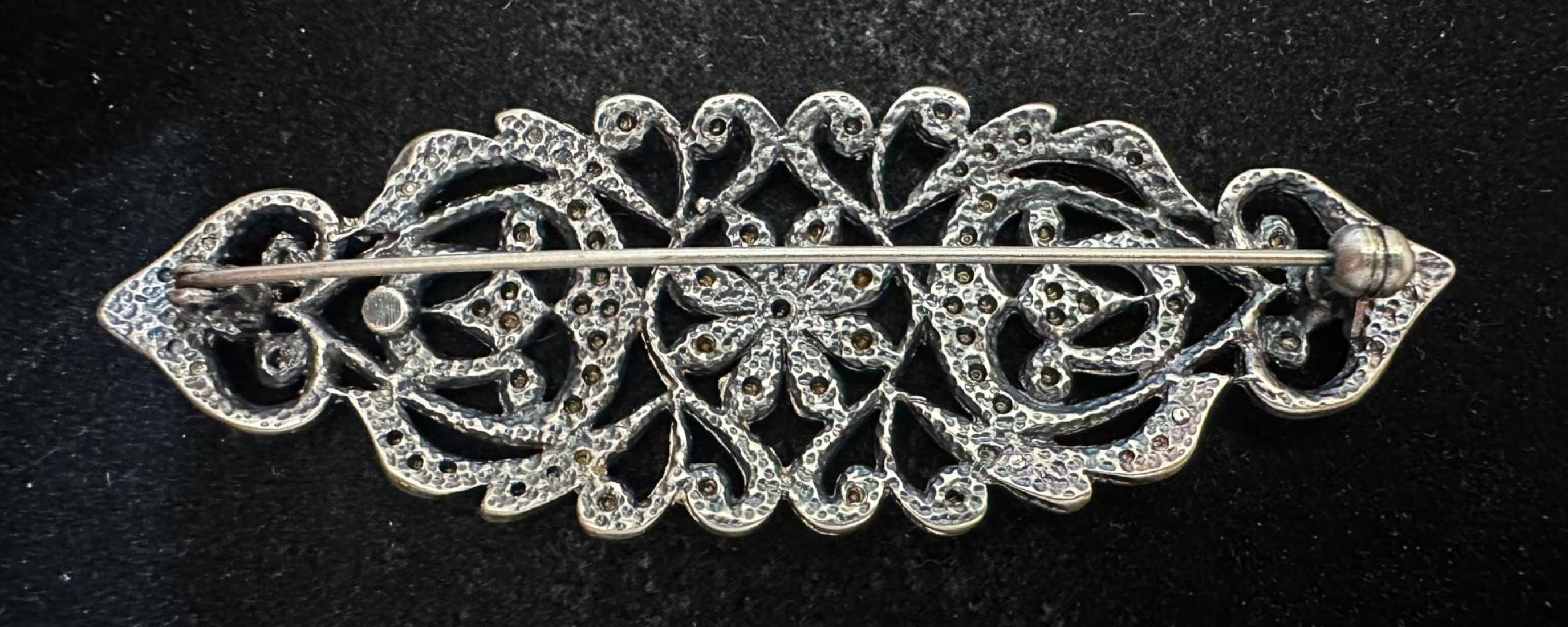 Broche mantilla rodio
