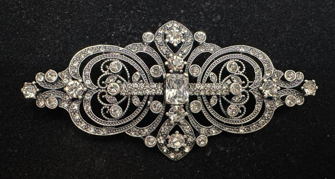 Broche mantilla rodio