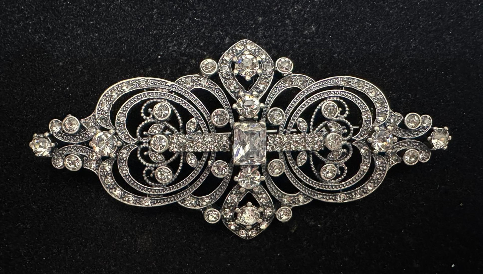 Broche mantilla rodio