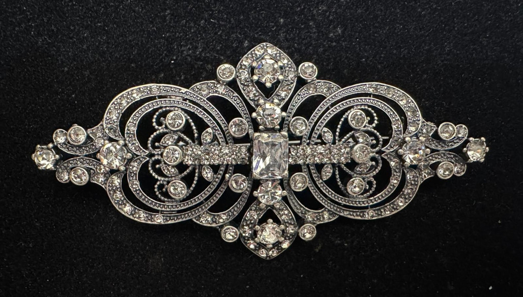 Broche mantilla rodio