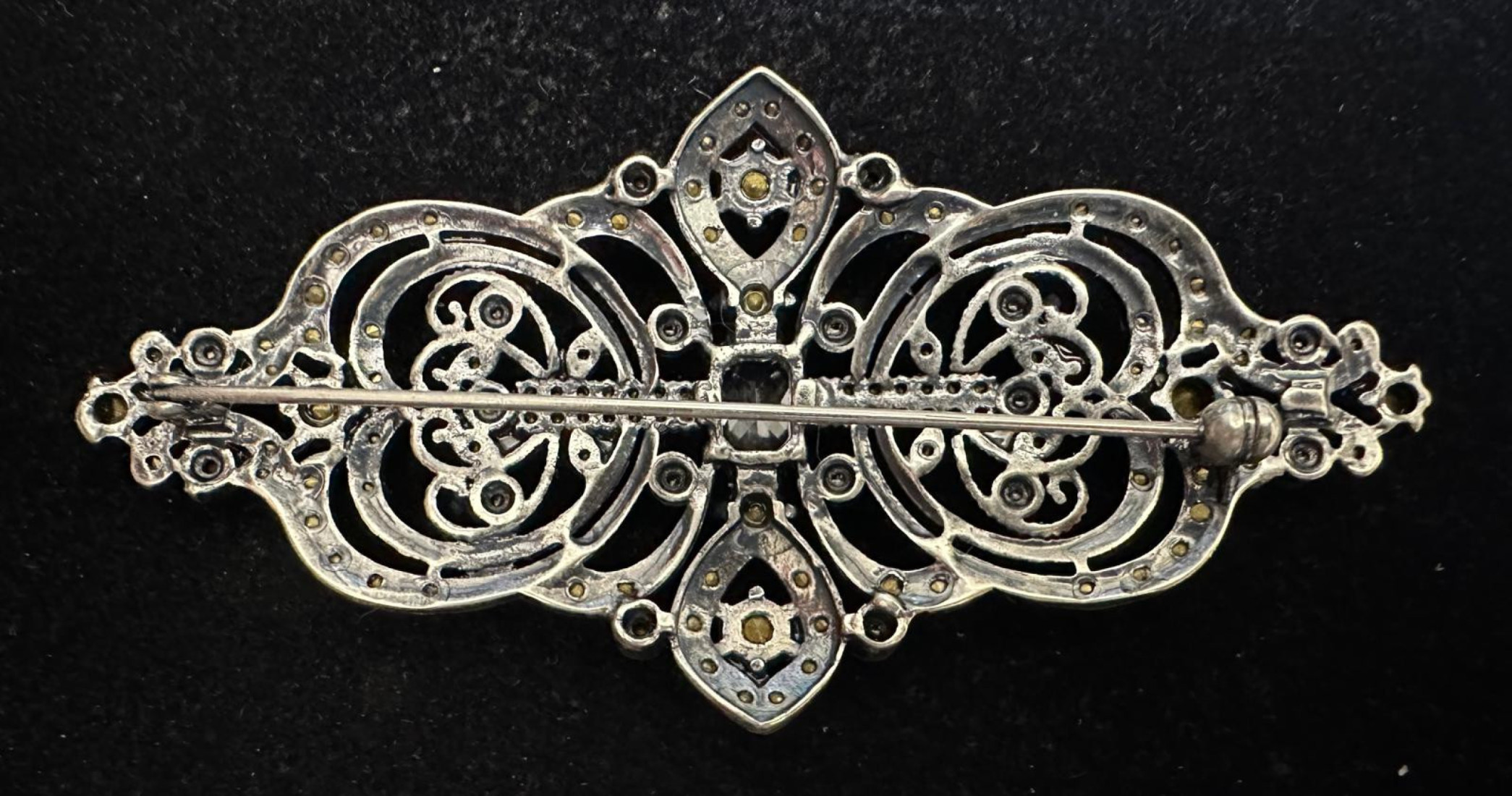 Broche mantilla rodio
