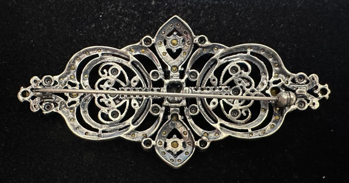 Broche mantilla rodio