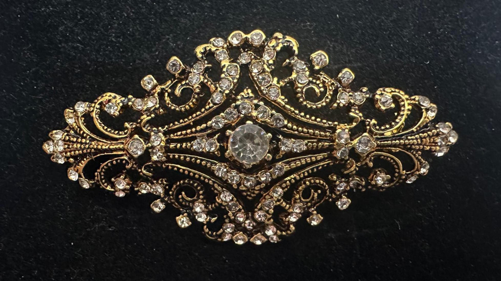 Broche mantilla rodio