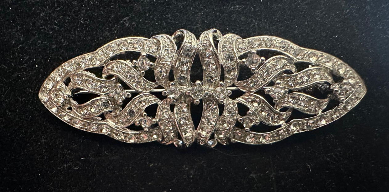 Broche mantilla rodio