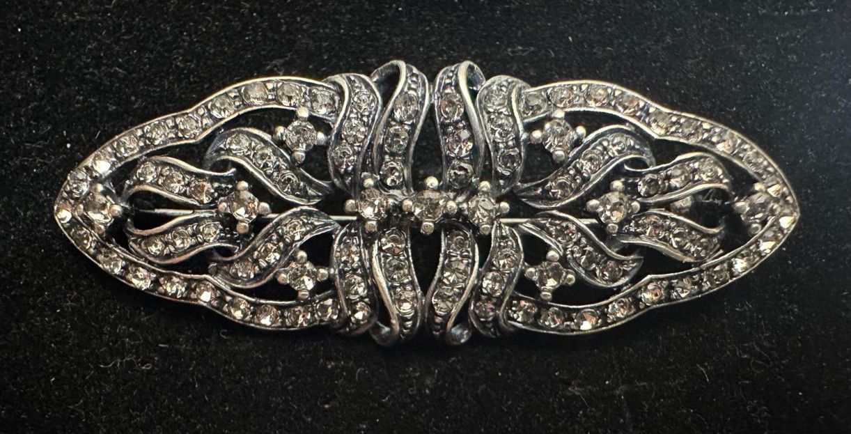 Broche mantilla rodio