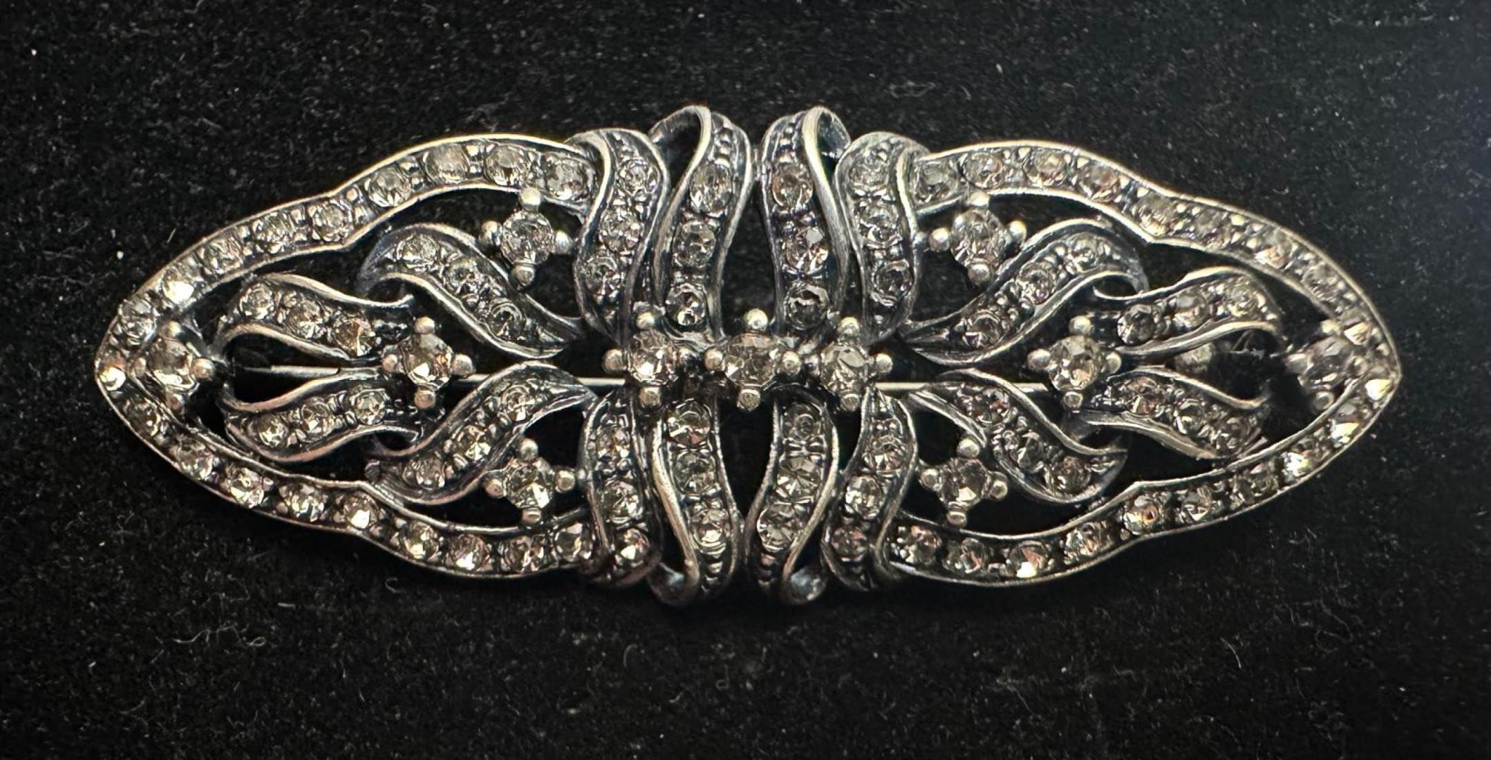 Broche mantilla rodio