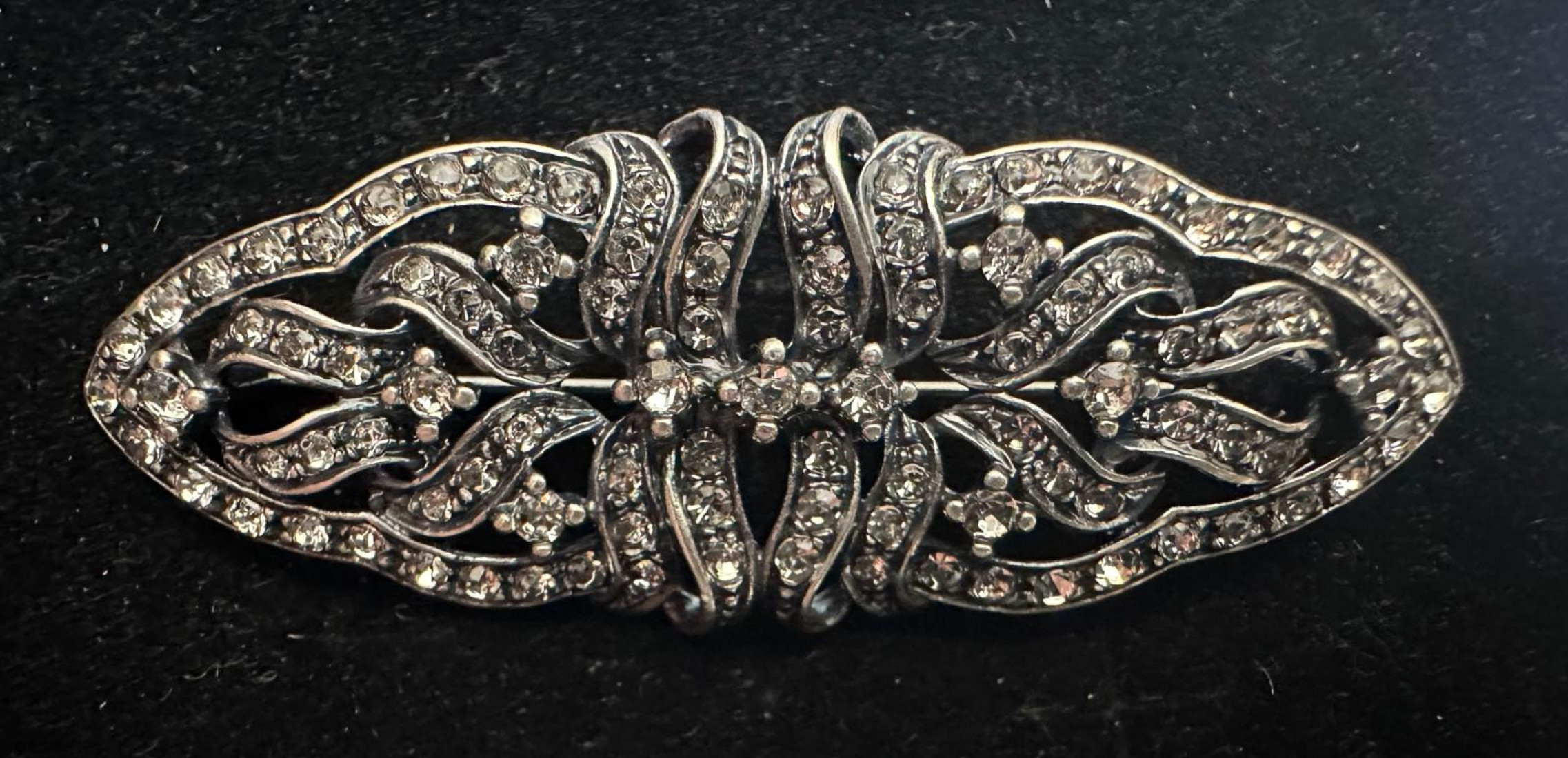 Broche mantilla rodio