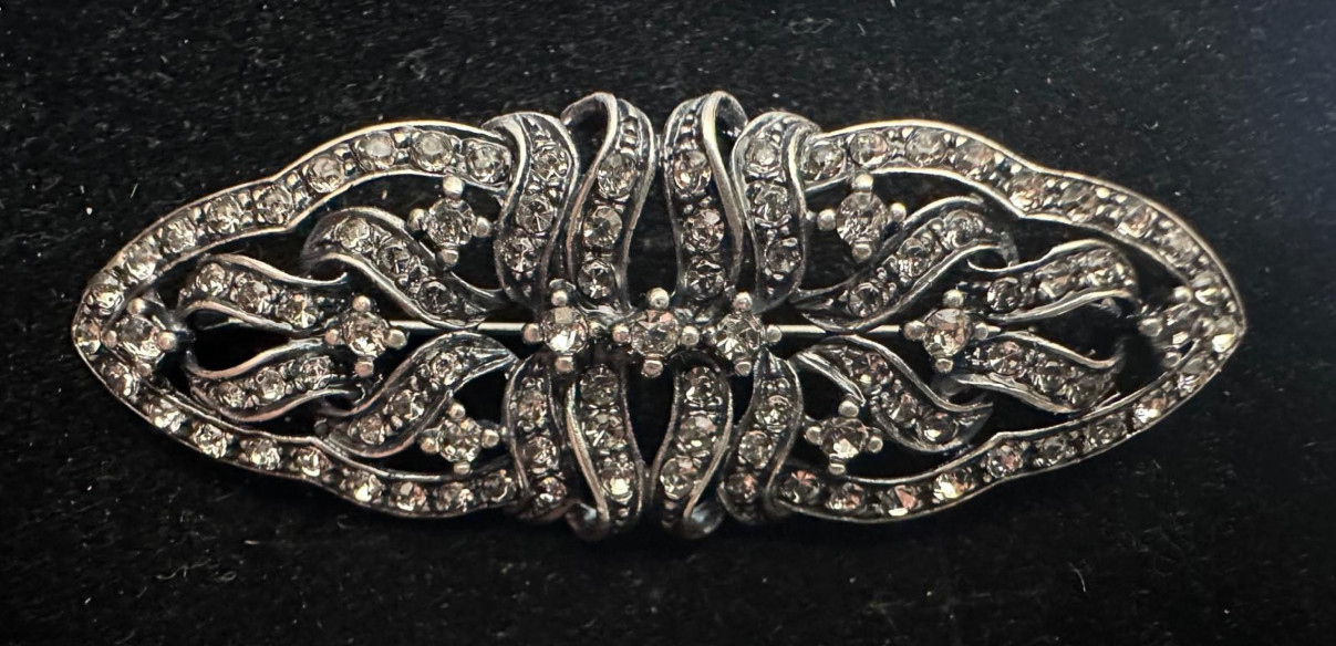 Broche mantilla rodio