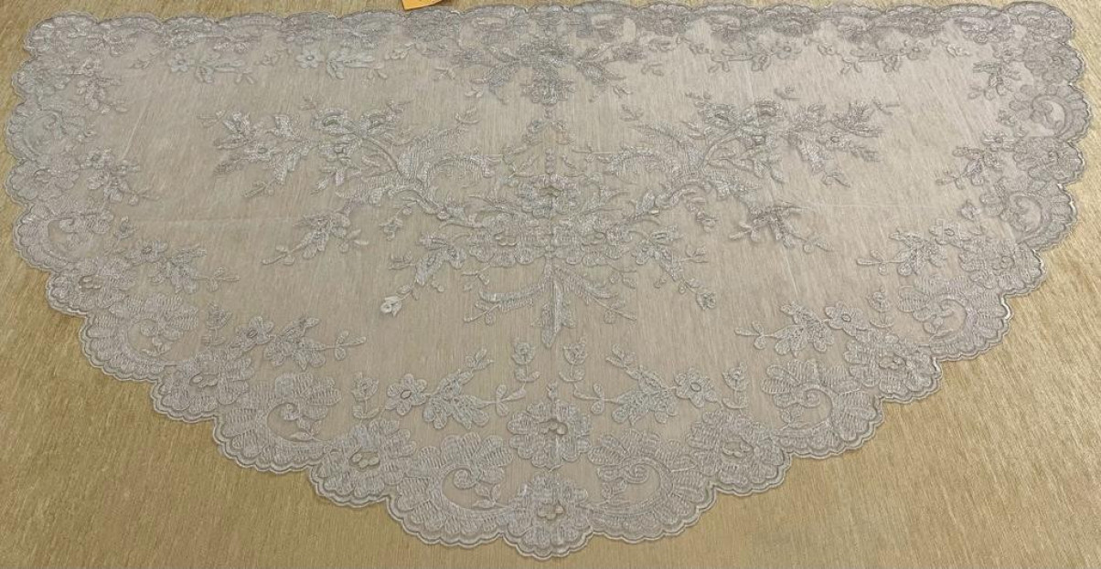 Mantilla media luna oro-marfil