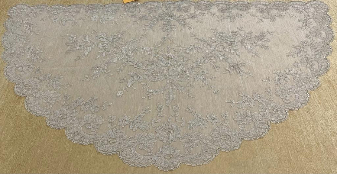 Mantilla media luna oro-marfil