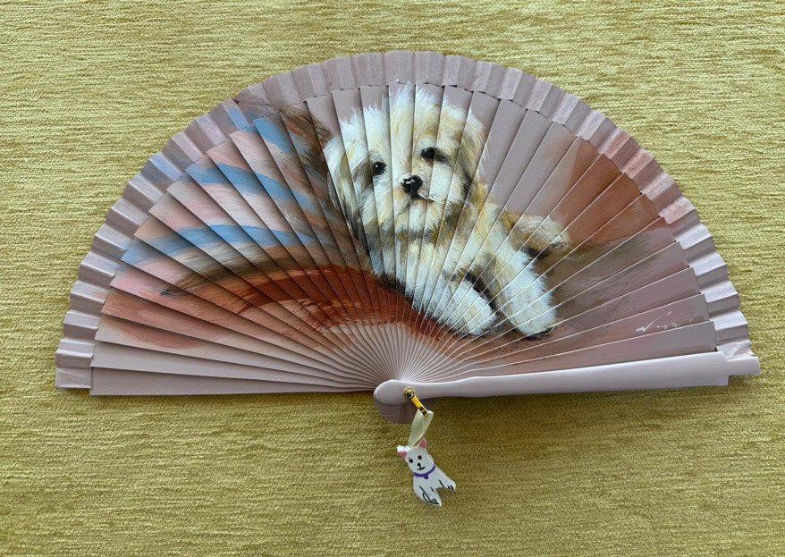 Abanico perrito acostado