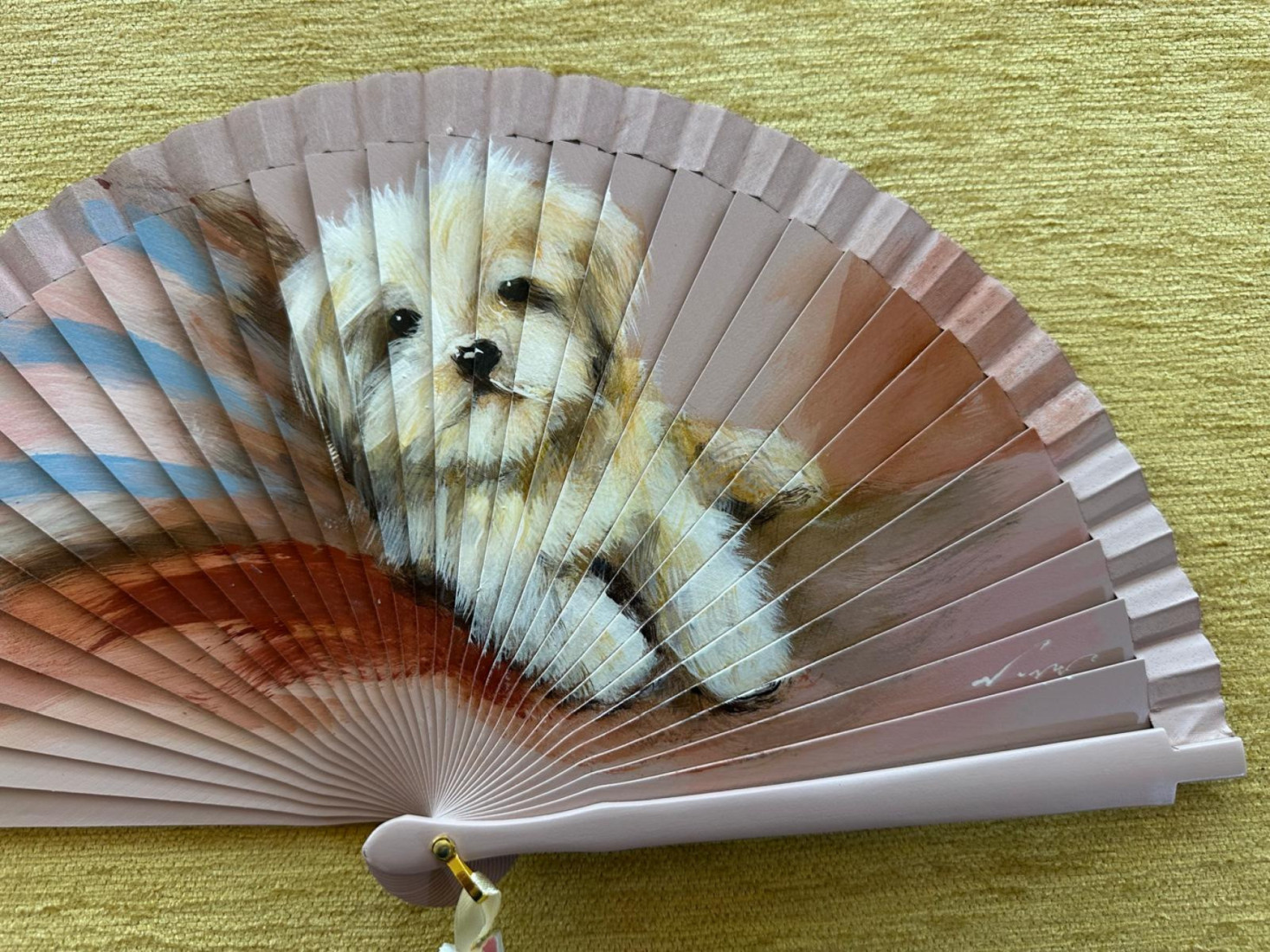 Abanico perrito acostado