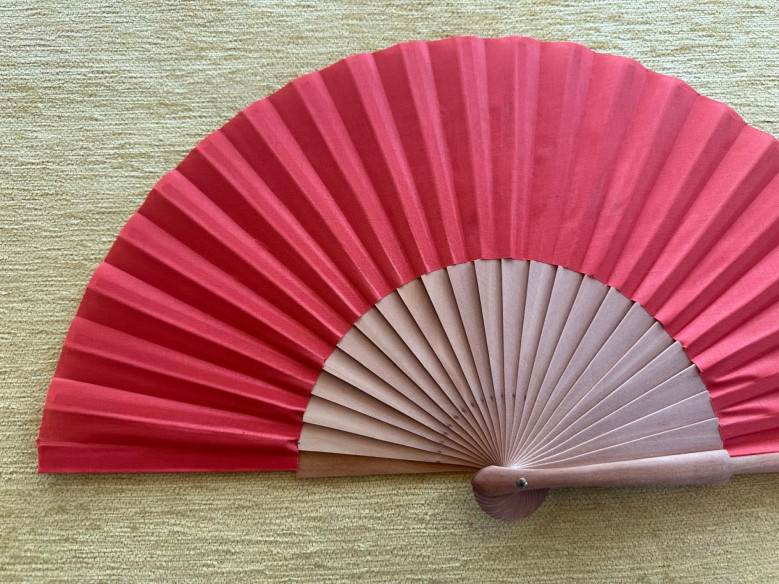 Abanico liso tela roja