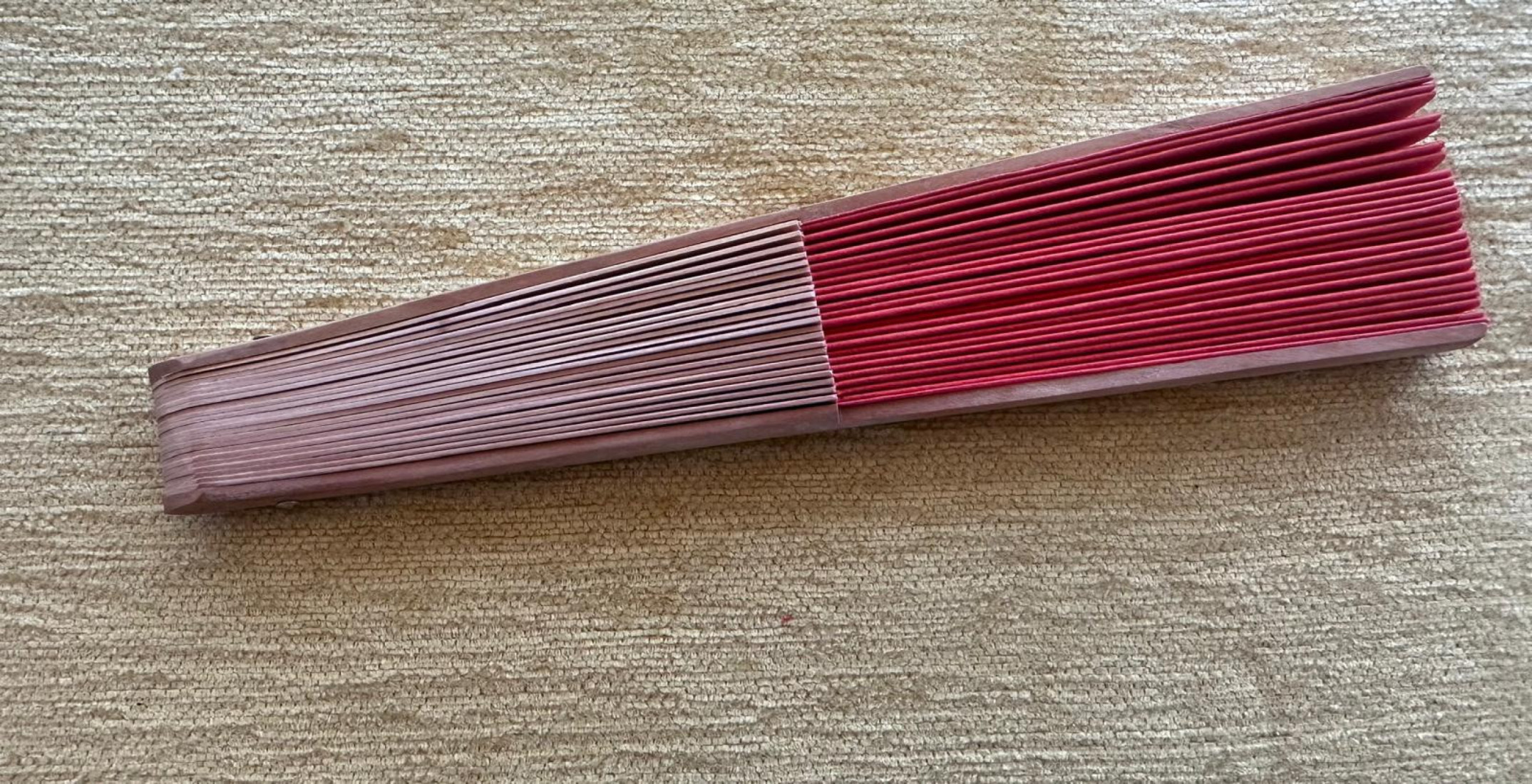 Abanico liso tela roja