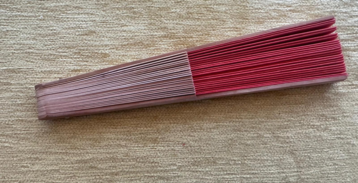 Abanico liso tela roja