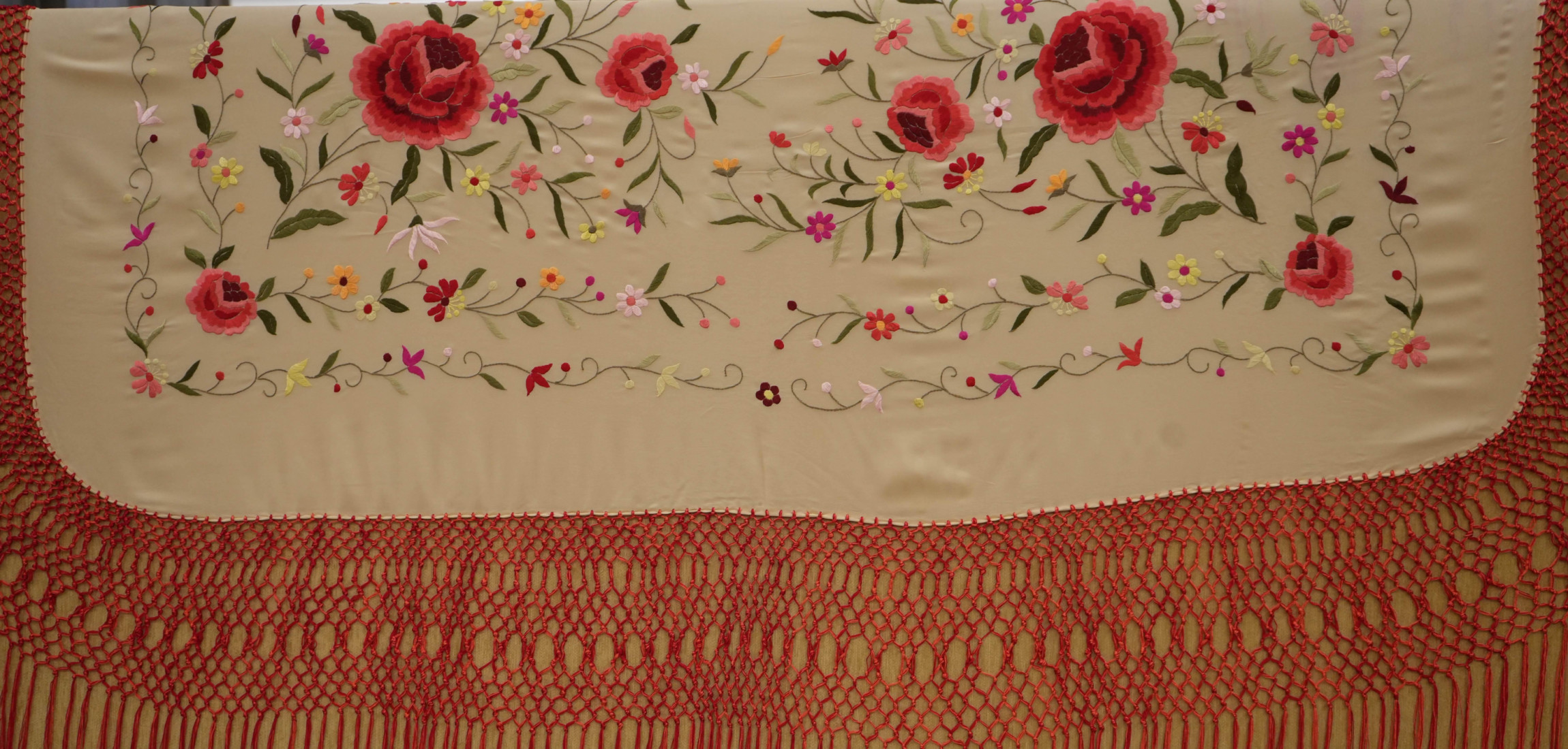 Mantón mano seda 140cm fleco combinado