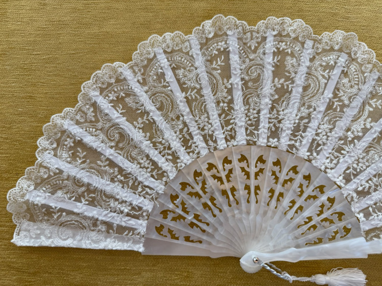 Abanico nacarina encaje blanco