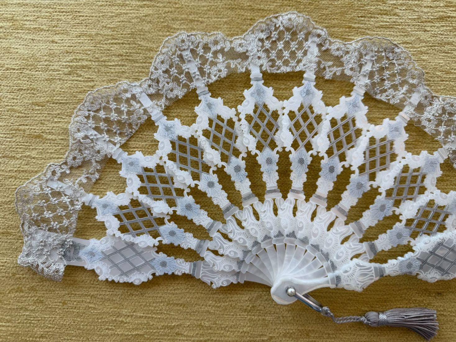 Abanico nacarina encaje plata