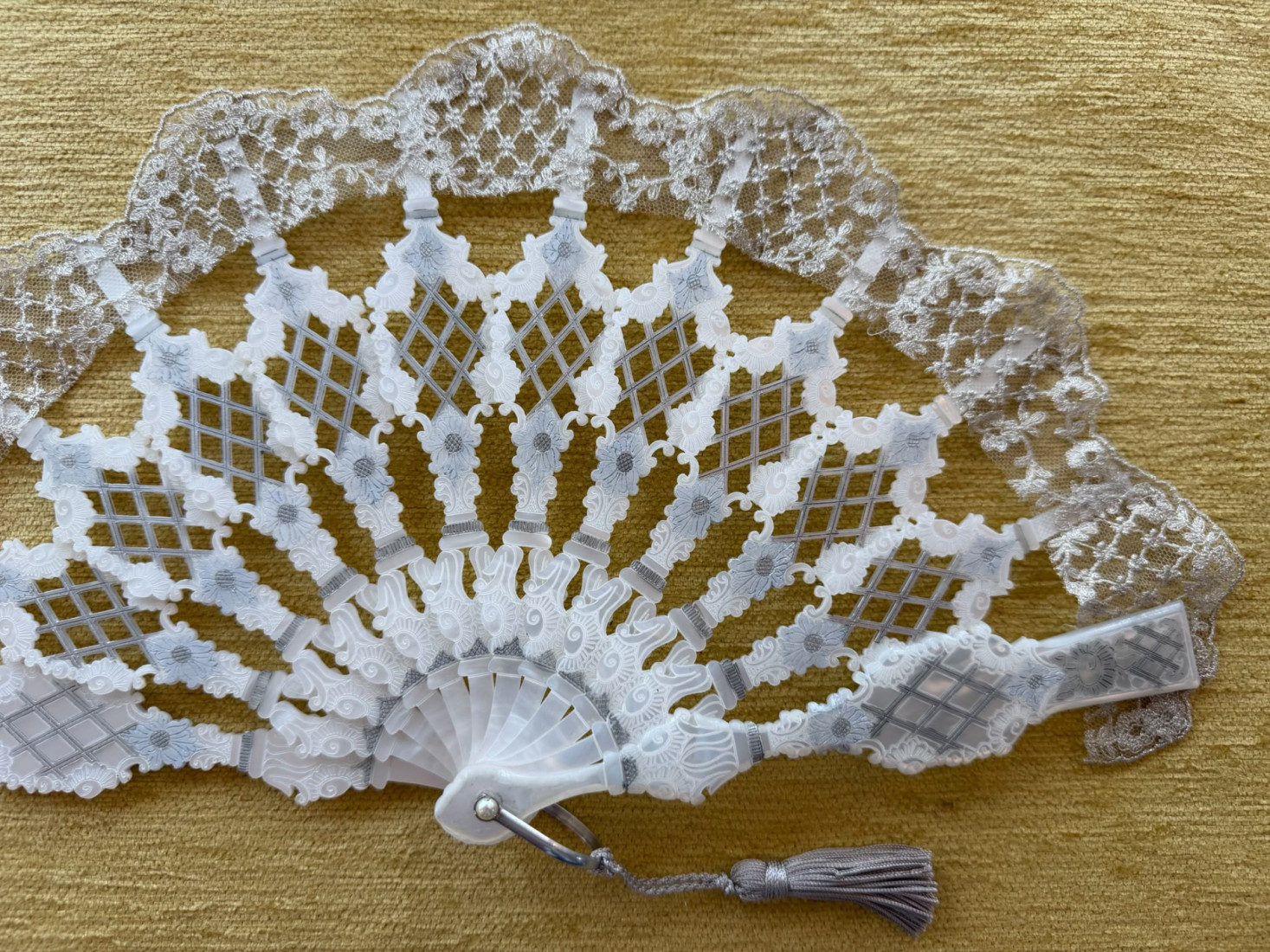 Abanico nacarina encaje plata