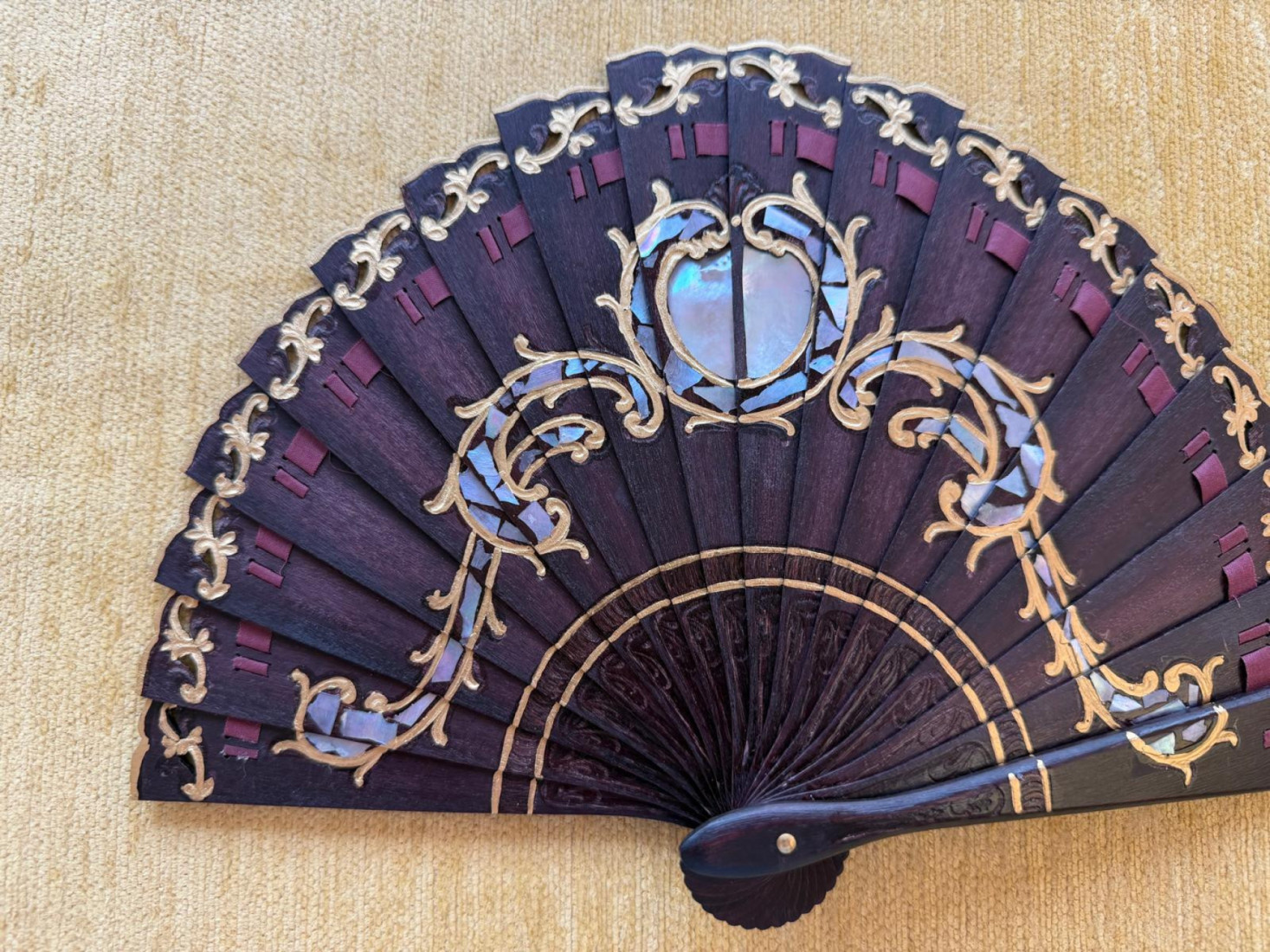 Abanico palo violeta nácar