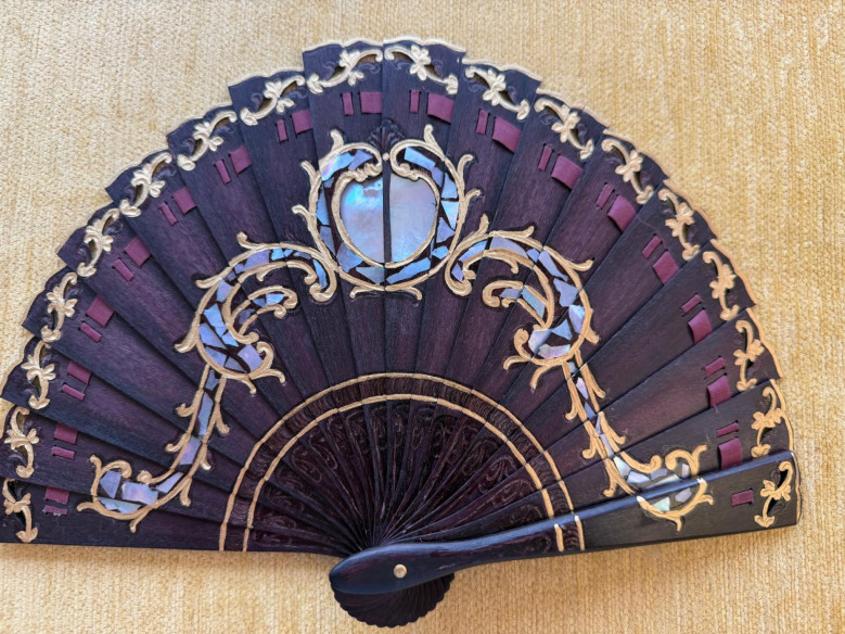 Abanico palo violeta nácar