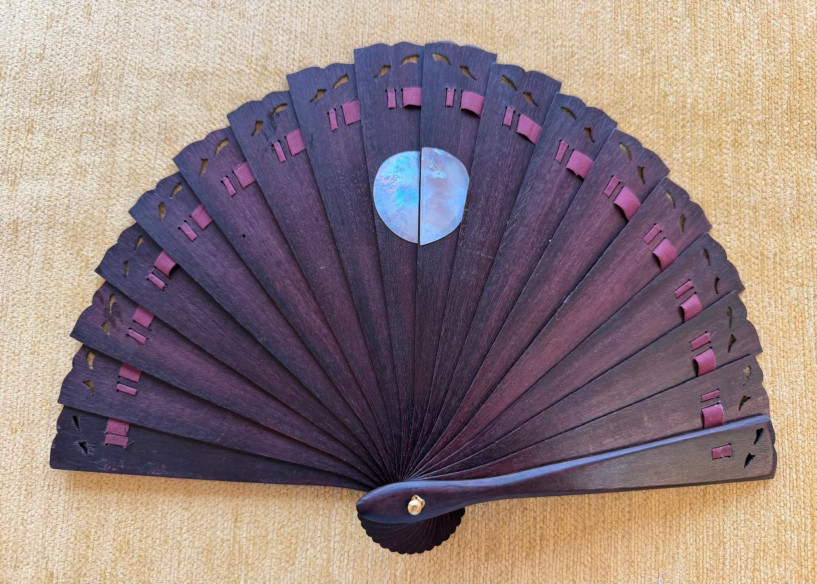 Abanico palo violeta nácar