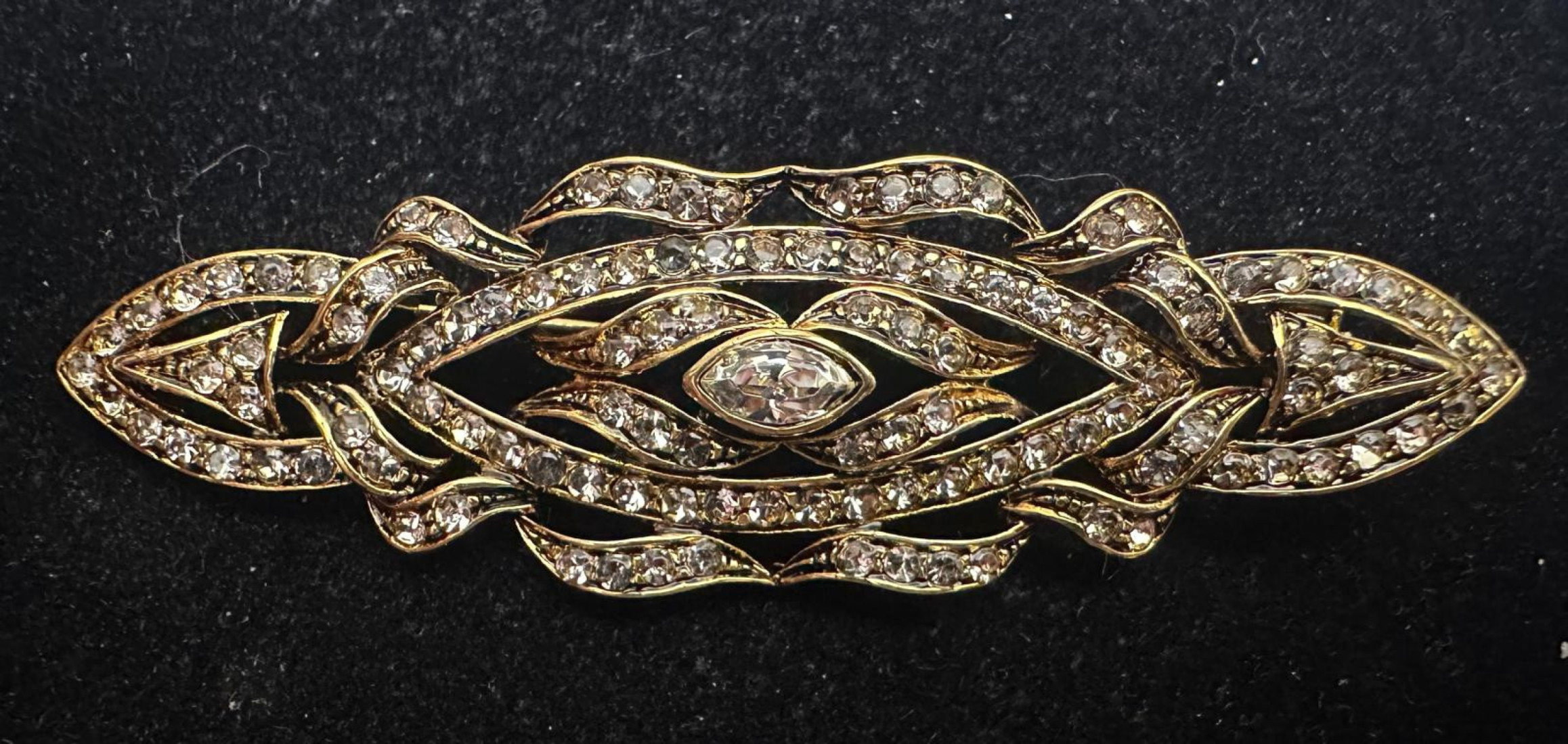 Broche plata mantilla