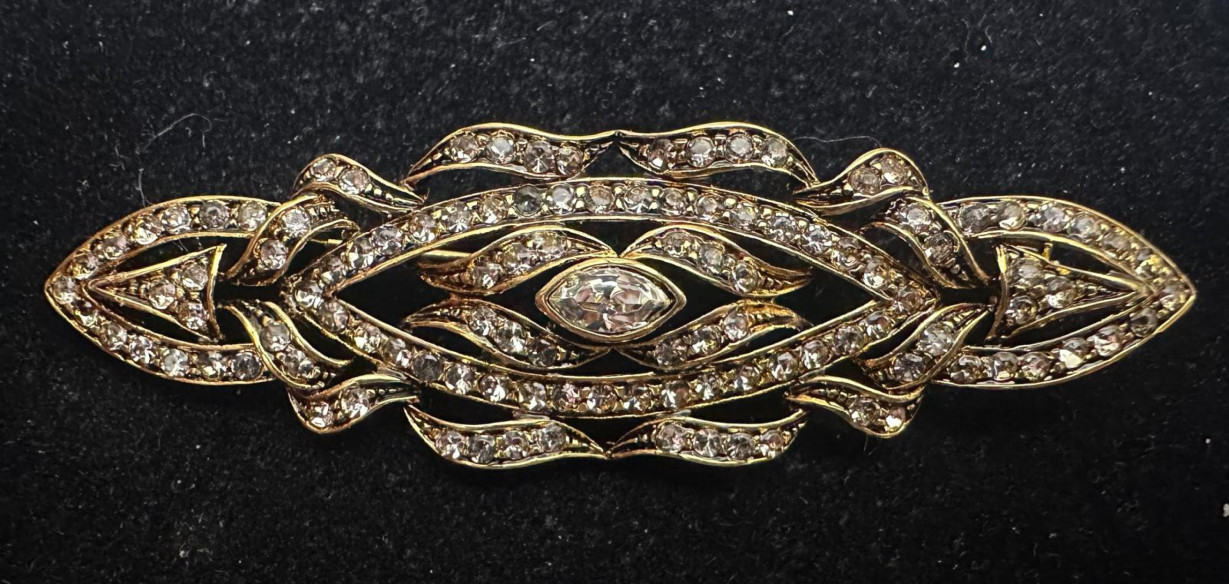 Broche plata mantilla